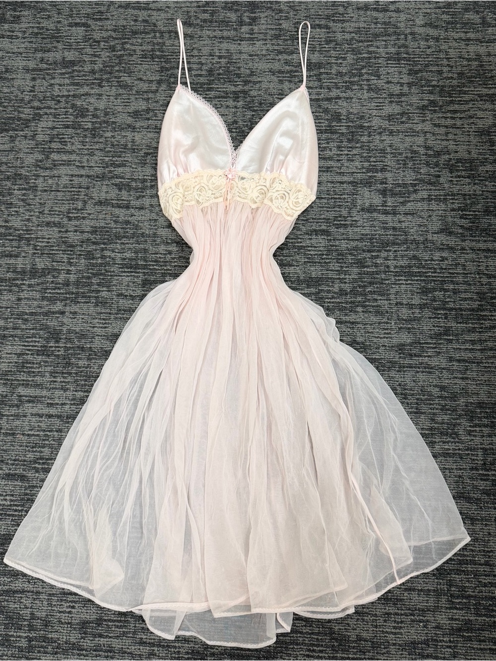 Vintage Frederick’s of Hollywood Pink Sheer Lace Maxi Nightgown Medium
